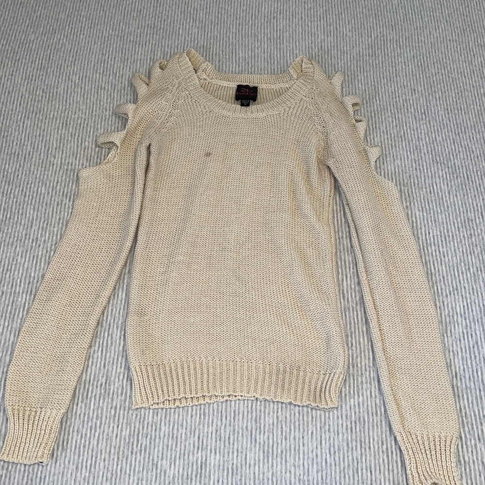 Knit long sleeve top